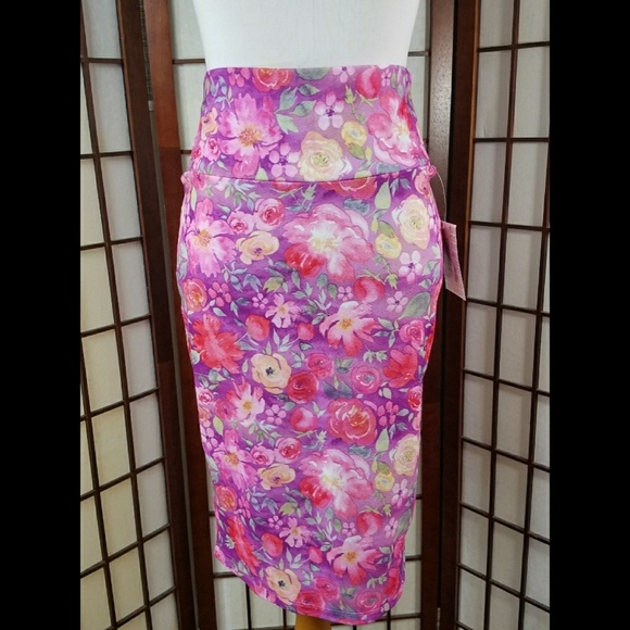 LuLaRoe Dresses & Skirts - LULAROE SIMPLY COMFORTABLE  FLORAL CASSIE SKIRT